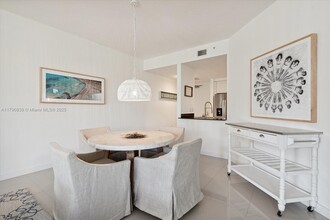 705 Crandon Blvd in Key Biscayne, FL - Building Photo - Building Photo