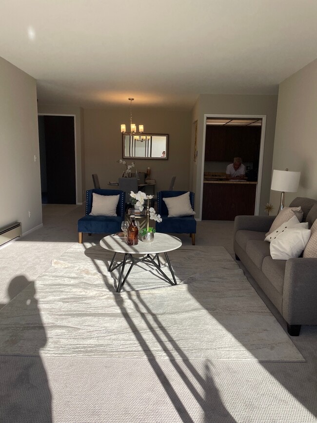 1427 Floribunda Ave, Unit #304 in Burlingame, CA - Building Photo - Building Photo