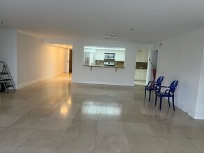 10660 Wilshire Blvd, Unit 309 in Los Angeles, CA - Building Photo - Building Photo