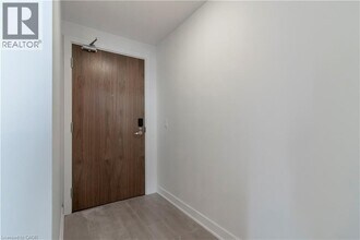 25 Wellington St S in Kitchener, ON - Building Photo - Building Photo