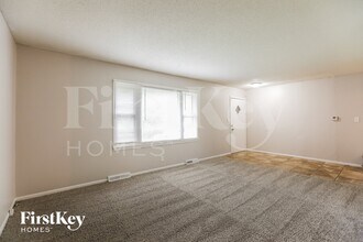 8313 E 85th Terrace in Raytown, MO - Foto de edificio - Building Photo