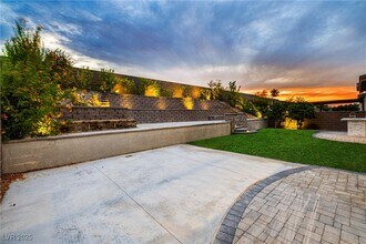 4631 Amazing View St in Las Vegas, NV - Building Photo - Building Photo