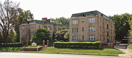 Oak Terrace in Memphis, TN - Building Photo - Building Photo