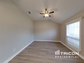821 Passive Dr in Cedar Hill, TX - Foto de edificio - Building Photo