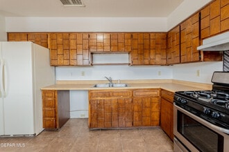 921 Wier Ln in El Paso, TX - Building Photo - Building Photo