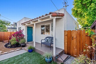 37 Portola Ave in Monterey, CA - Building Photo - Building Photo