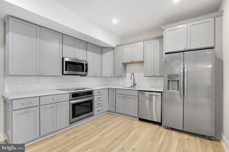2621 W Jefferson St in Philadelphia, PA - Building Photo - Building Photo