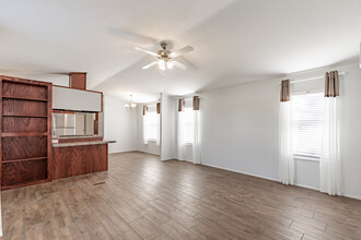 Valley Ridge in San Antonio, TX - Building Photo - Interior Photo