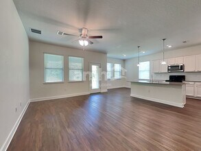 2211 Saffron Walden Dr in Plant City, FL - Foto de edificio - Building Photo