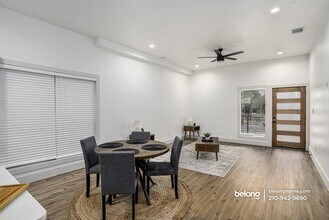 321 Porter St in San Antonio, TX - Building Photo - Building Photo