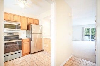 10 Oak Ridge Dr in Windsor Locks, CT - Building Photo - Building Photo