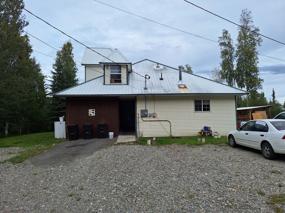 2330 Old Richardson Hwy, Unit 2 in North Pole, AK - Building Photo