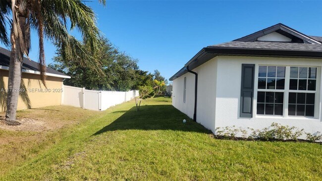3529 NE 20th Pl in Cape Coral, FL - Building Photo - Building Photo