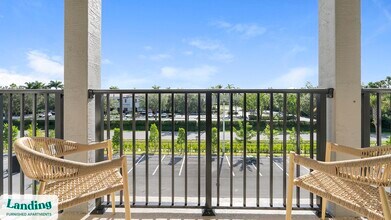 7301 Lake Bank Lp, Unit C4-307 in Ft. Myers, FL - Foto de edificio - Building Photo