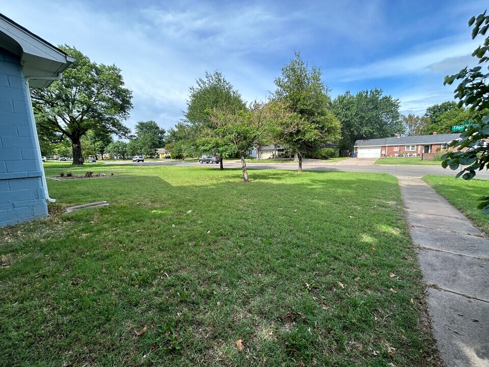 5420 E 1st St N in Wichita, KS - Building Photo