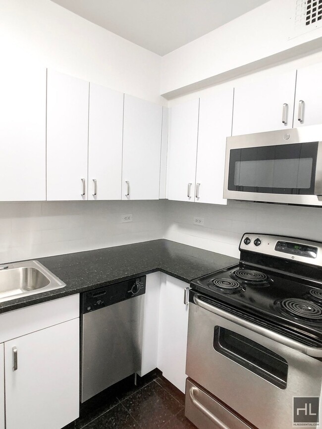 EAST 69 STREET in New York, NY - Building Photo - Building Photo