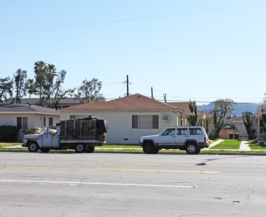 1512 W Victory Blvd in Burbank, CA - Building Photo