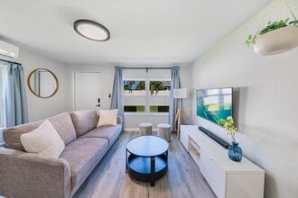 717 SW 2nd Ct in Delray Beach, FL - Building Photo - Building Photo