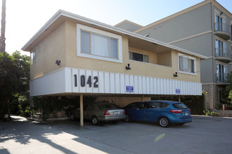 1042 S Holt Ave in Los Angeles, CA - Building Photo - Building Photo