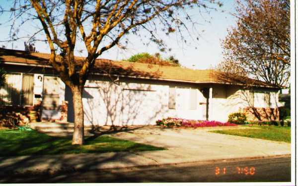 120-122 Erma Ave in Stockton, CA - Building Photo