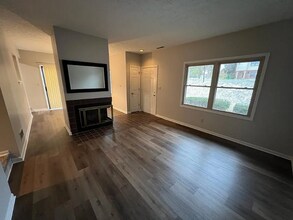 9572 Maple Way in Indianapolis, IN - Building Photo - Building Photo