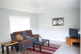 1801 Bedford Ln in Sun City Center, FL - Building Photo - Building Photo