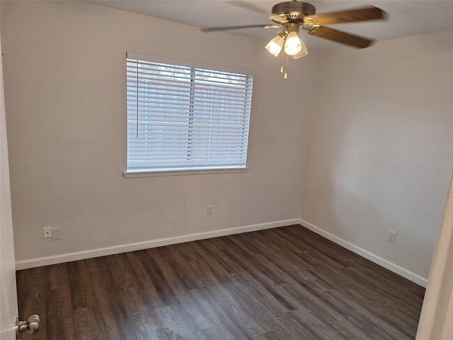 property at 19959 Salt River Ct