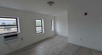 677 Fairfield Ave in Bridgeport, CT - Building Photo