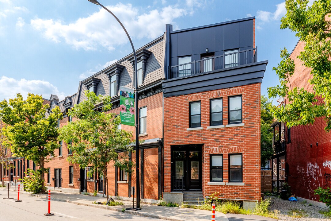 4585 Saint-Jacques Rue in Montréal, QC - Building Photo
