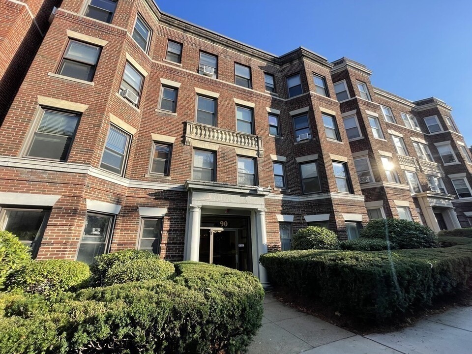 90 Brainerd Rd in Boston, MA - Building Photo