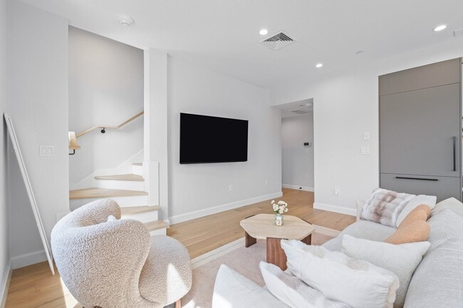 201 Washington St, Unit 2 in Boston, MA - Foto de edificio - Building Photo