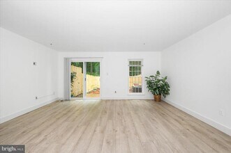 16110 Hayshire Ct in Gaithersburg, MD - Building Photo - Building Photo