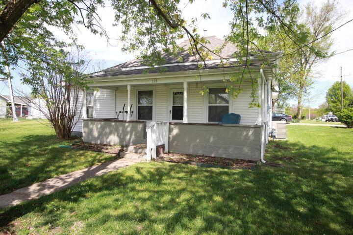 128 S School St in Goodman, MO - Building Photo