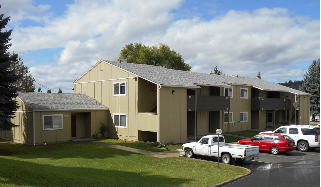 Jefferson Court Apartments in Madras, OR - Building Photo