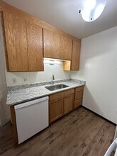 3050 Old Hwy 8 in Roseville, MN - Building Photo - Building Photo