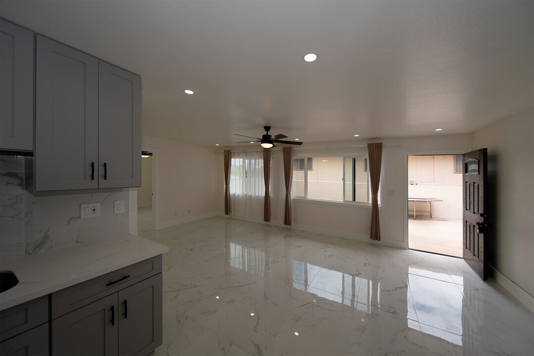 2074 Ho?olaule?a St in Pearl City, HI - Building Photo