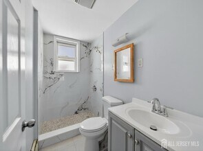 125 Lowell St, Unit 1st in Carteret, NJ - Building Photo - Building Photo