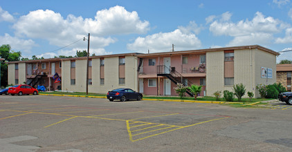 Chateau West Apartments in Killeen, TX - Building Photo - Building Photo