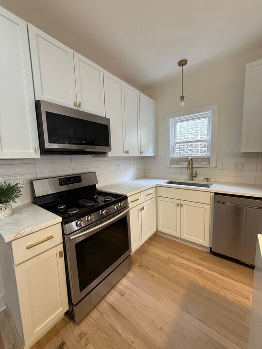 5232 W Montana St, Unit 2 in Chicago, IL - Building Photo