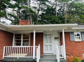 1040 Roundknob Ave in Salisbury, NC - Building Photo