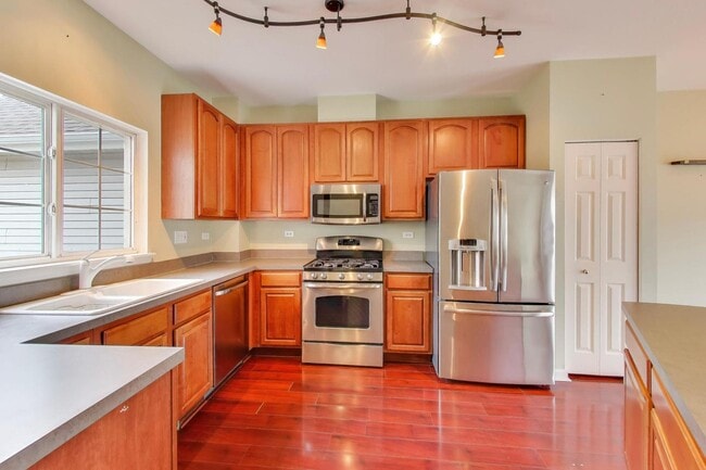 2427 Daybreak Ct in Elgin, IL - Building Photo - Building Photo