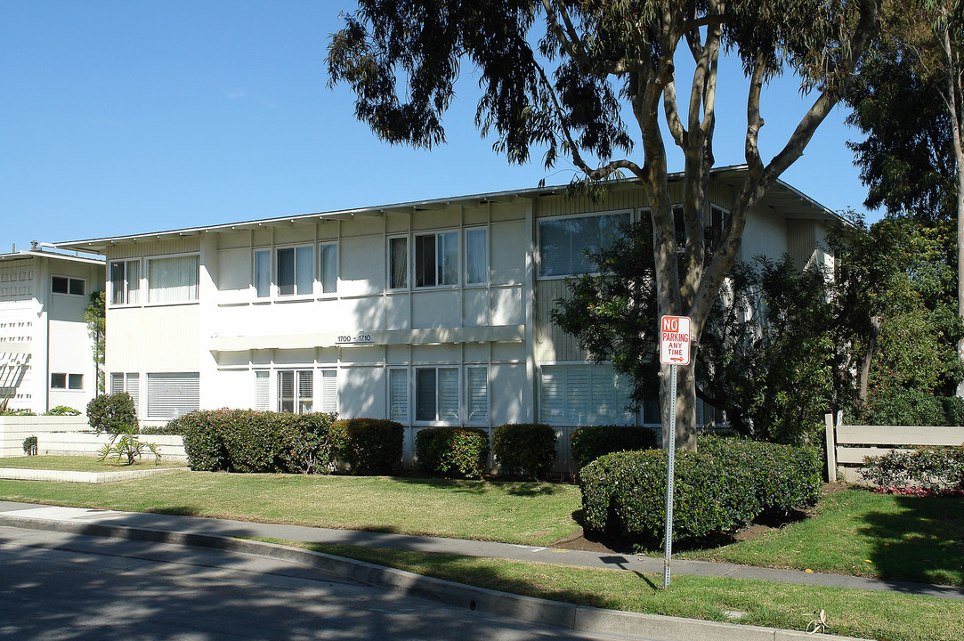 1700-1710 Westcliff Dr in Newport Beach, CA - Building Photo