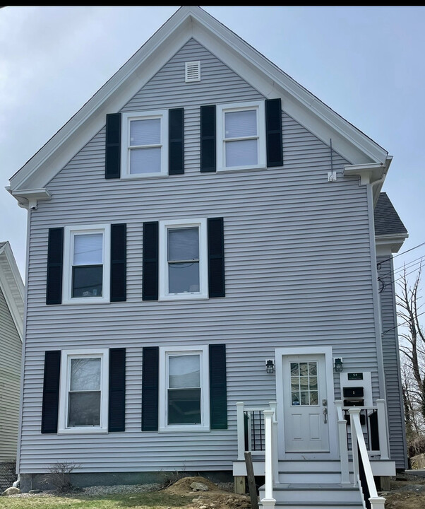 54 Allerton St, Unit #3 - 3rd Fl 2-Bedroom in Plymouth, MA - Building Photo