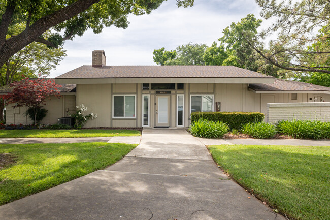 Pinewood Apartments in Sacramento, CA - Building Photo - Building Photo