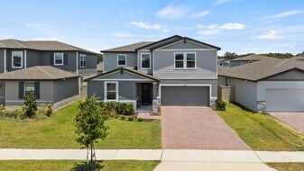 5291 Meredrew Ln in St. Cloud, FL - Building Photo