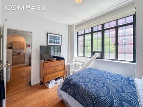189 W 10th St, Unit 2D in New York, NY - Building Photo - Building Photo