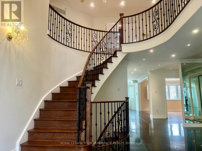 9 Ardwold Gate in Richmond Hill, ON - Building Photo - Building Photo