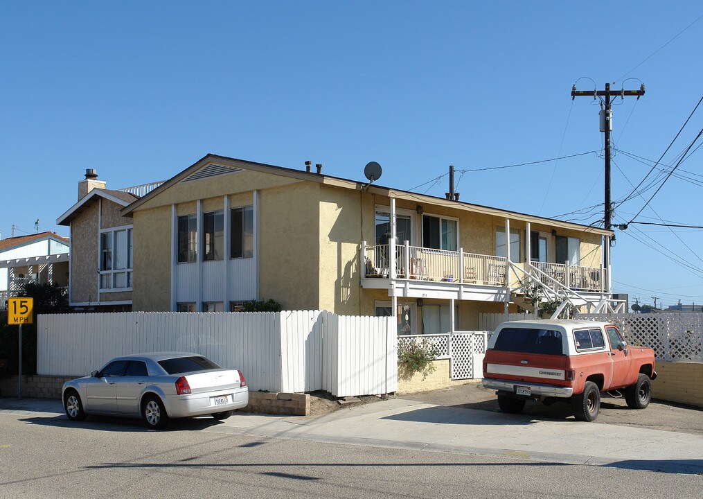 214-220 Melrose Dr in Oxnard, CA - Foto de edificio