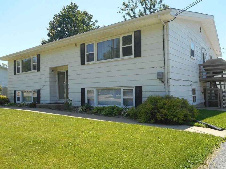 2085 1st Ave-Unit -4 in Marion, IA - Building Photo