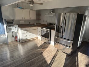 160 College Ave, Unit #B in Los Gatos, CA - Building Photo - Building Photo